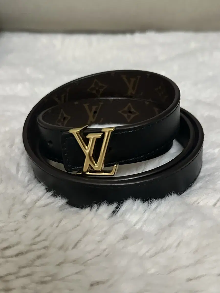 루이비통 LV 아이코닉 20mm 리버서블 벨트 (75사이즈)